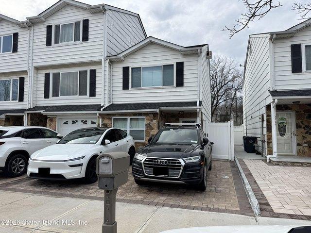 Townhouse for sale in Arverne, New York