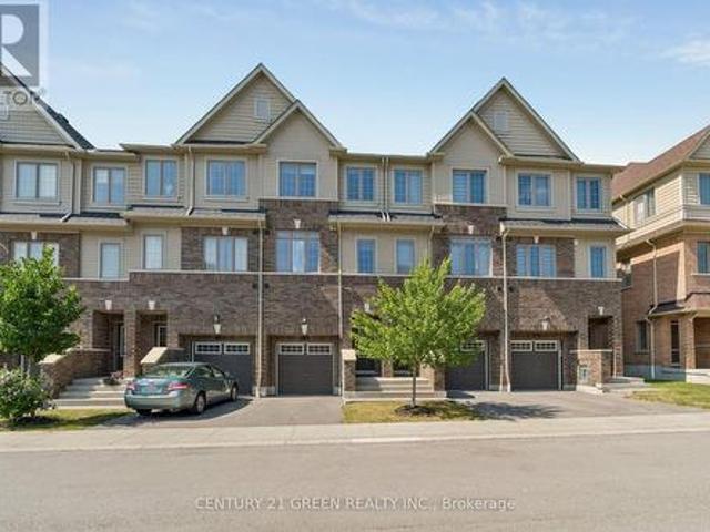 Townhouse for sale in Durham, Ontario
