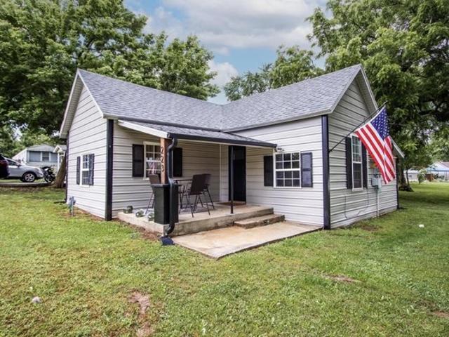 House for sale in Walnut Grove, Missouri