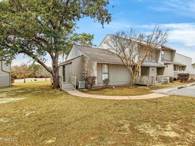 Townhouse for sale in Diamondhead, Mississippi