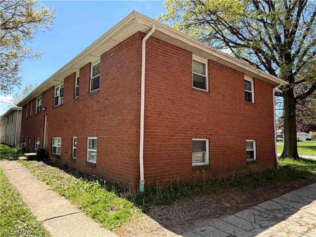 House for sale in Campbell, Ohio