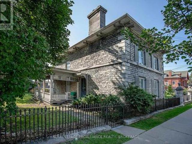 House for sale in Ontario