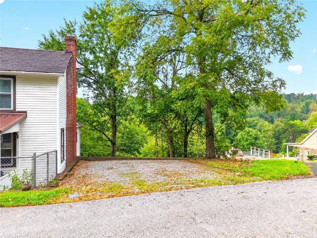 House for sale in Vanderbilt, Pennsylvania
