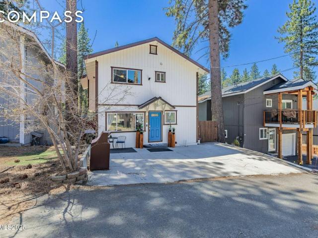 House for sale in Glenbrook