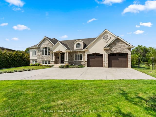 Duplex for sale in Niagara, Ontario