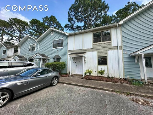 Townhouse for sale in Mary Esther