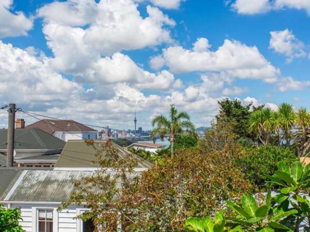 House for sale in Wairau Valley