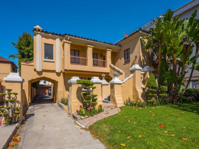 Apartment for rent in Beverly Hills, California