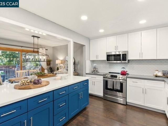 Townhouse for sale in Martinez, Contra Costa County