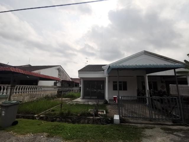 Terraced House for sale in Malaka