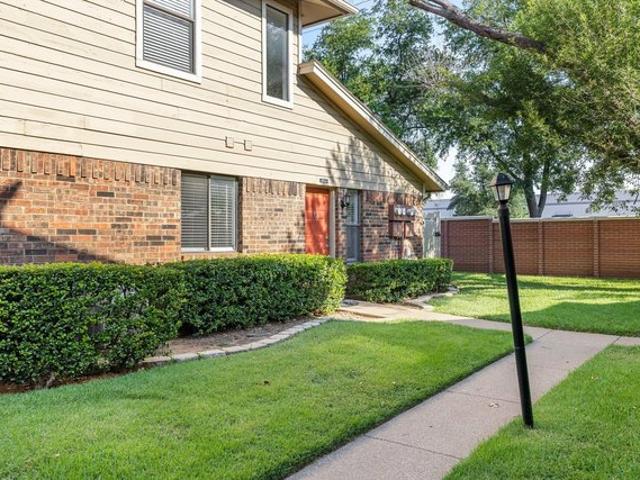 Condo for sale in Carrollton, Texas