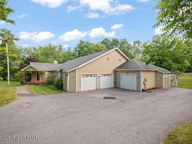 Townhouse for sale in East Stroudsburg, Pennsylvania