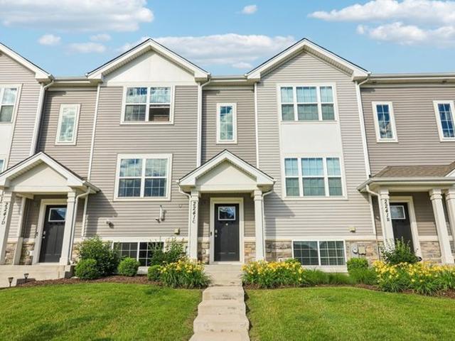 Townhouse for sale in Mchenry, Illinois