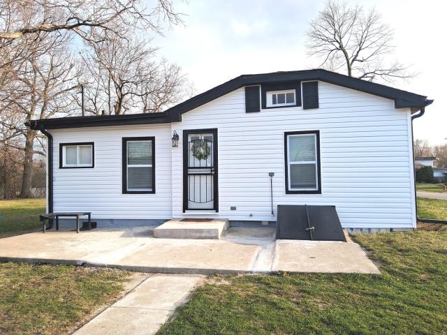 House for sale in Great Lakes, Illinois