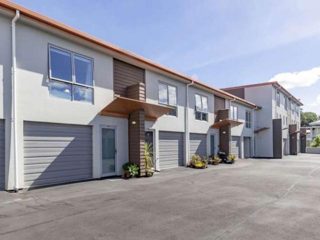 Townhouse for sale in Onehunga