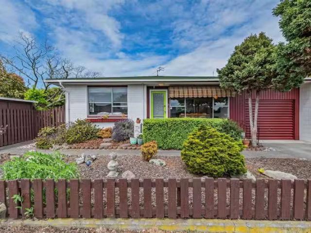 House for sale in Chaslands, Canterbury
