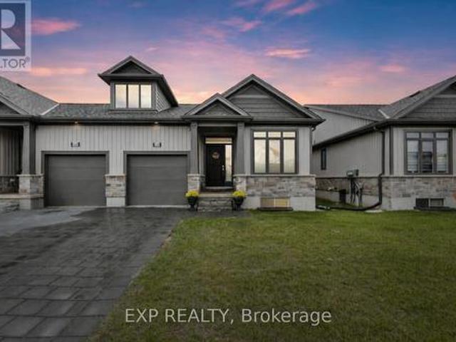 Townhouse for sale in Arva, Ontario