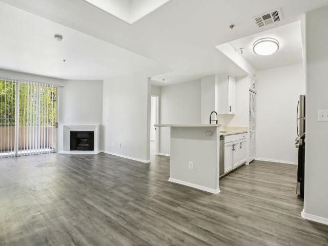 Apartment for rent in Canoga Park, California