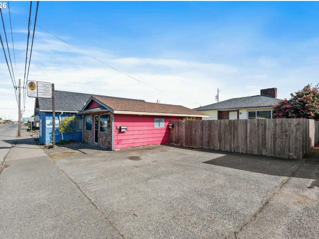 House for sale in North Bend, Coos County