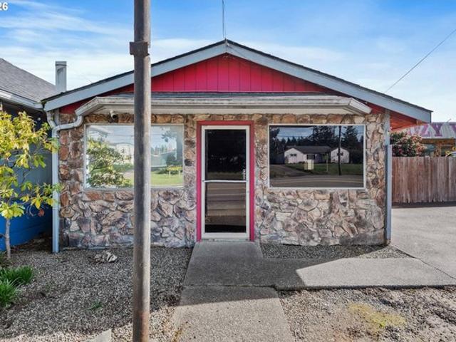 House for sale in North Bend, Coos County