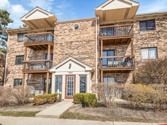 Condo for sale in Arlington Heights, Illinois