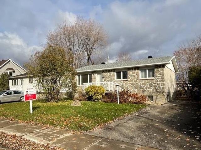 House for rent in Laval