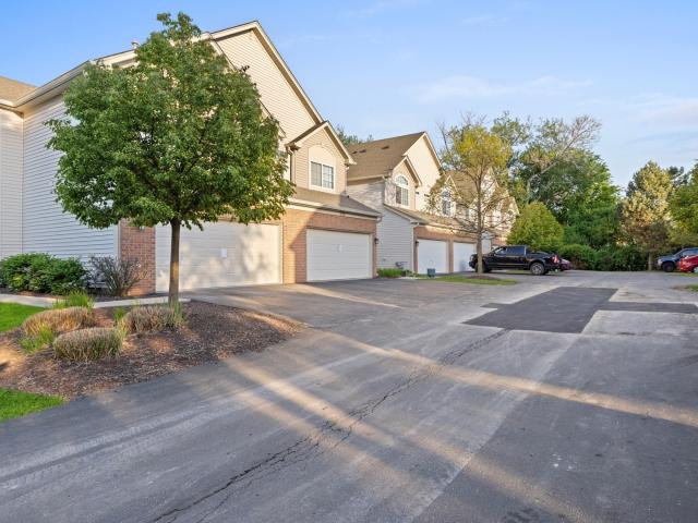 Townhouse for sale in Aurora, Illinois