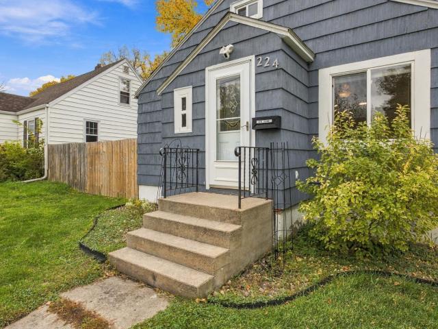 House for sale in Moorhead, Clay County