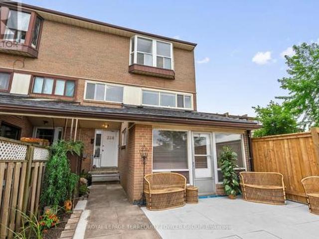 Townhouse for sale in Woburn, Ontario