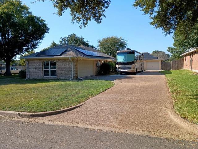 House for sale in Hewitt