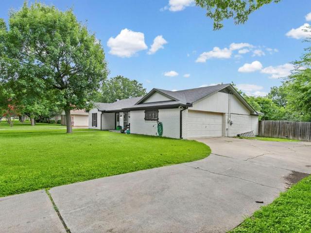 House for sale in Hewitt, Texas