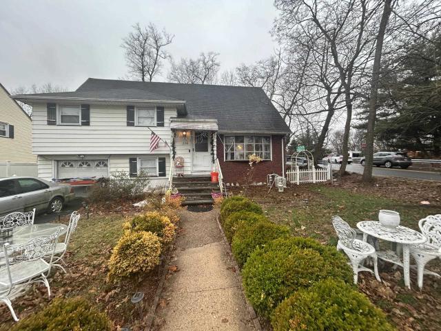 House for sale in Teaneck, New Jersey