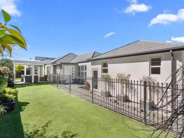 House for sale in Chaslands, Canterbury