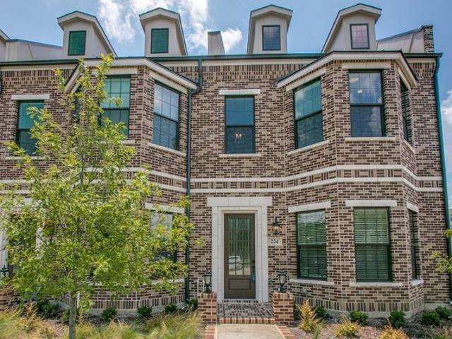 Townhouse for sale in Denton, Texas
