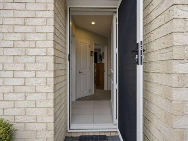 Property for sale in Chaslands, Canterbury