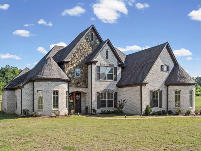 House for sale in Holly Springs, Mississippi