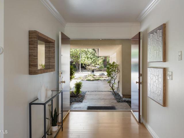 House for sale in La Canada Flintridge, California
