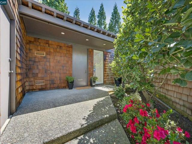 Townhouse for sale in Orinda, California