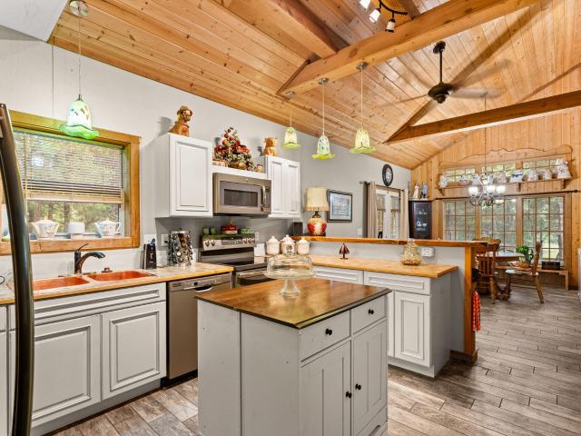 House for sale in Stone, Missouri