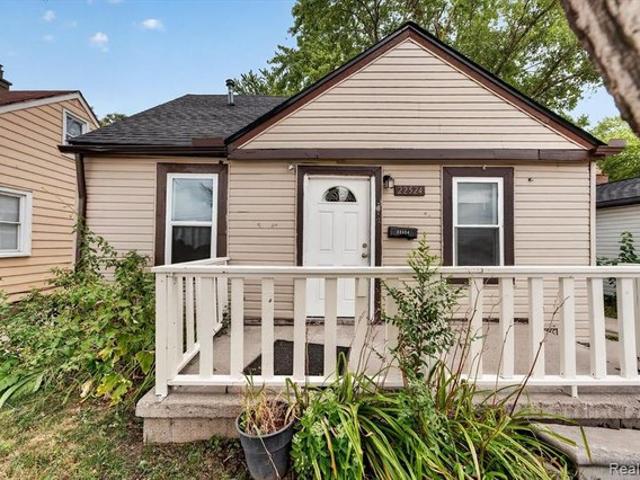 House for sale in Van Dyke, Warren