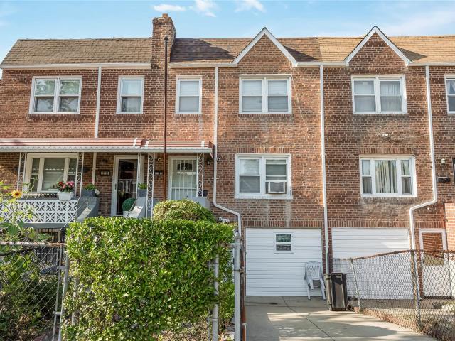 Townhouse for sale in Cambria Heights