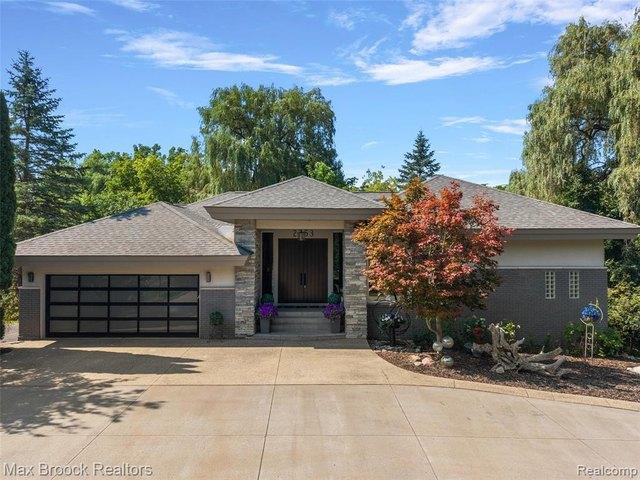 House for sale in West Bloomfield, Michigan