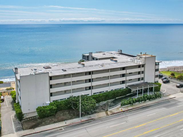 Condo for rent in Malibu