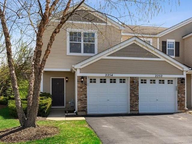 Townhouse for sale in Carpentersville, Illinois