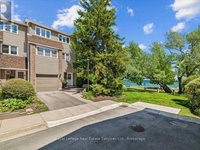 Townhouse for sale in Oakville, Ontario