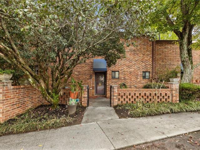Townhouse for sale in Dunwoody, Georgia