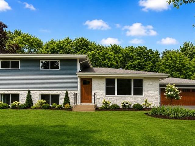 House for sale in Green Oaks, Illinois
