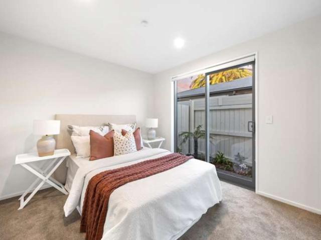 Townhouse for sale in Edgeware, Canterbury