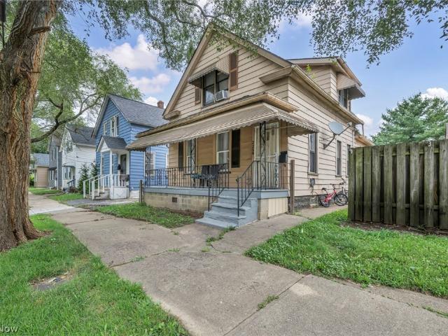 House for sale in Detroit - Shoreway, Cleveland