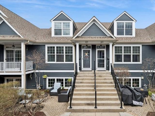Townhouse for sale in Libertyville, Illinois